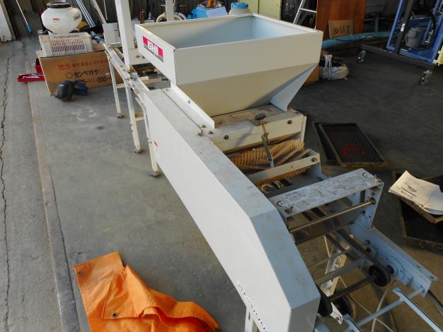 石井　中古苗箱供給機　+　床土入れ機