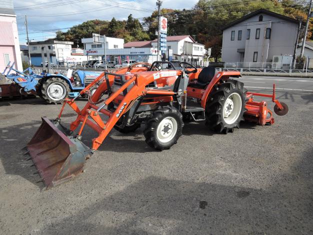 クボタ 中古 トラクター 32馬力 フロントローダー