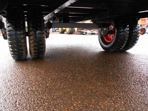 中古トレーラーダブルタイヤ