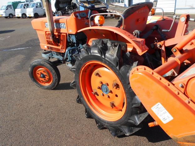 中古　クボタトラクター