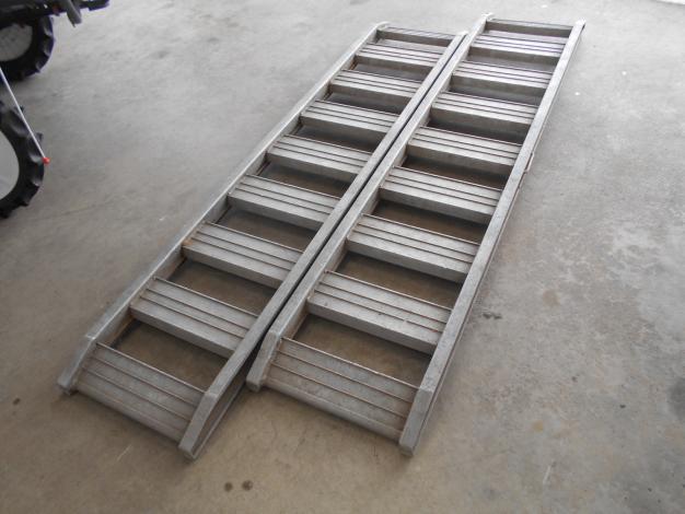 メーカー不明　アルミブリッジ