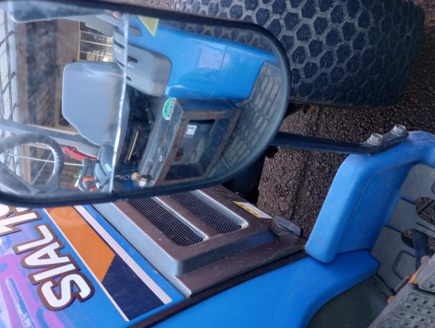 イセキ　中古　トラクタ-