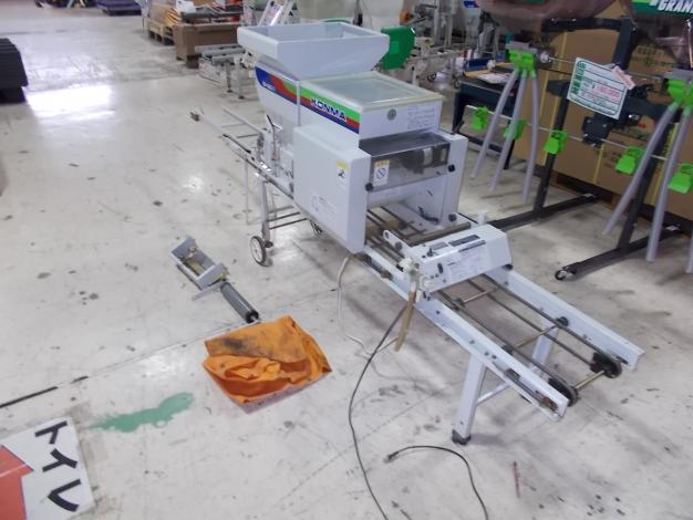 コンマ　中古　播種機