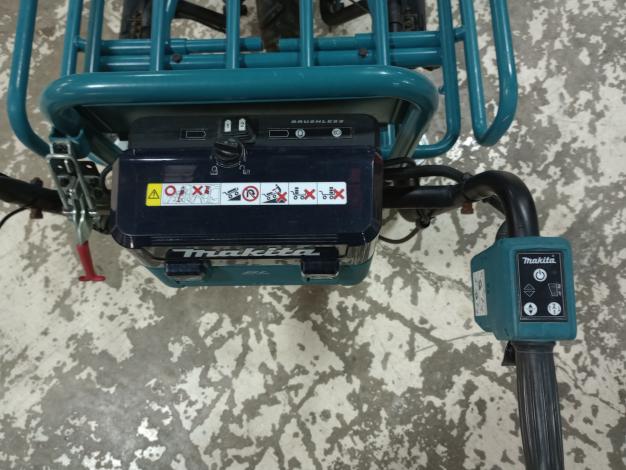 マキタ　充電式運搬車