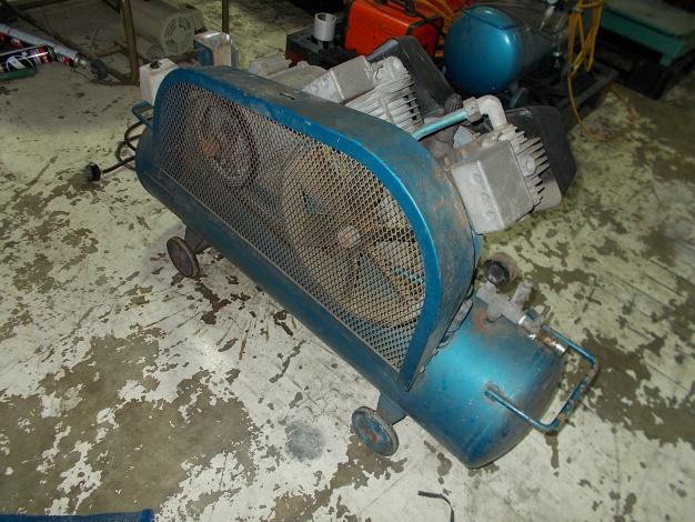 イワタ　中古　コンプレッサー
